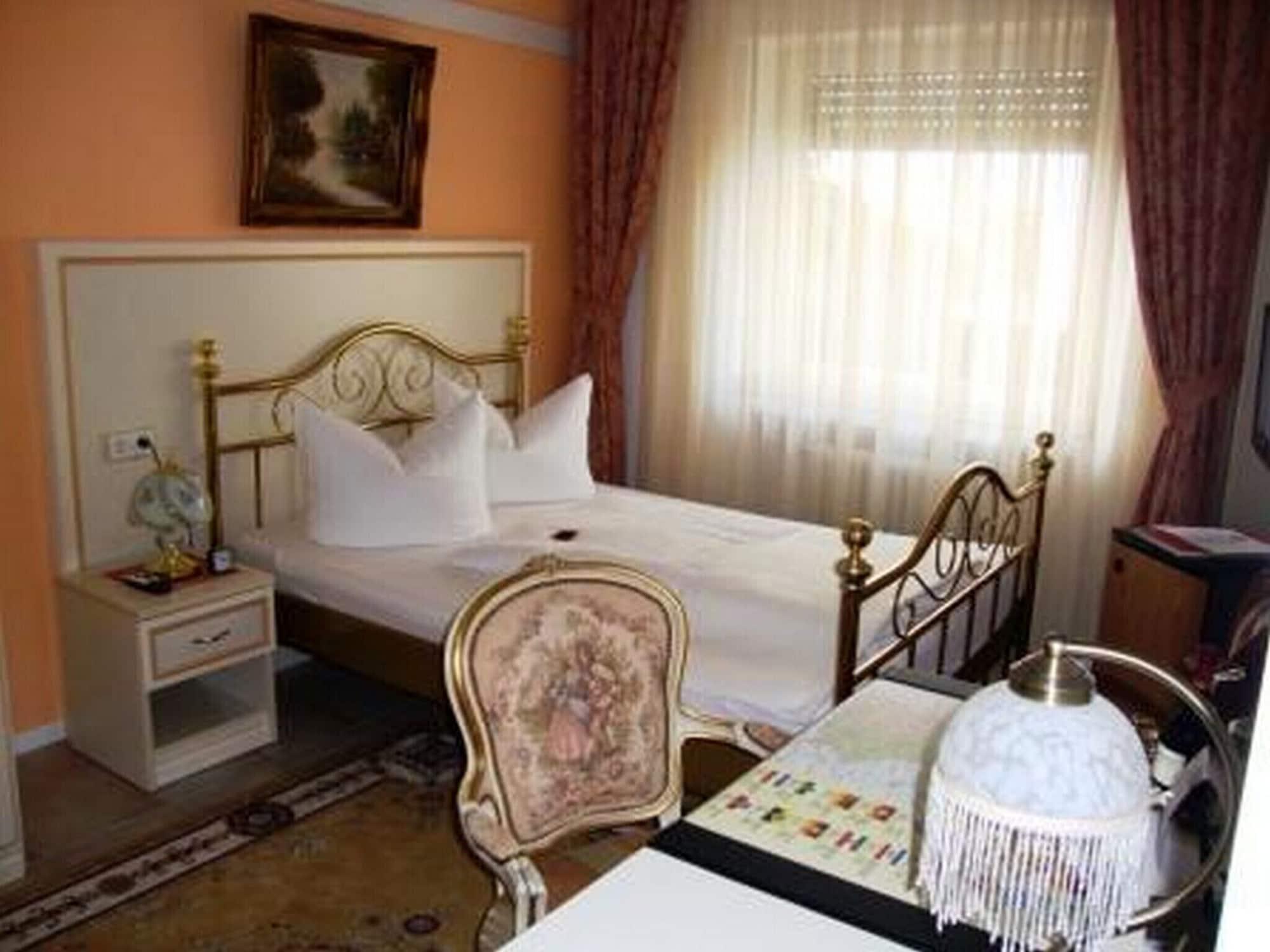 Haus Mooren, Hotel Garni Düsseldorf Esterno foto