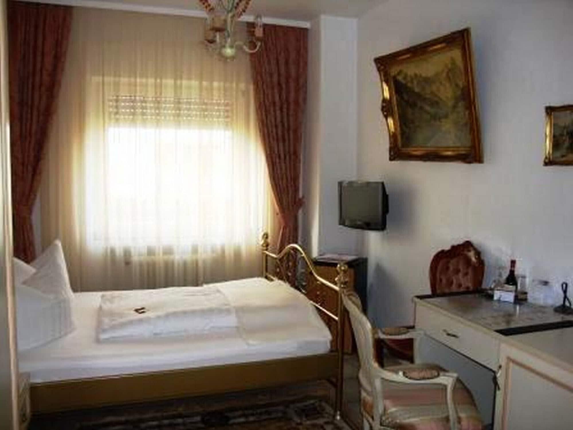 Haus Mooren, Hotel Garni Düsseldorf Esterno foto