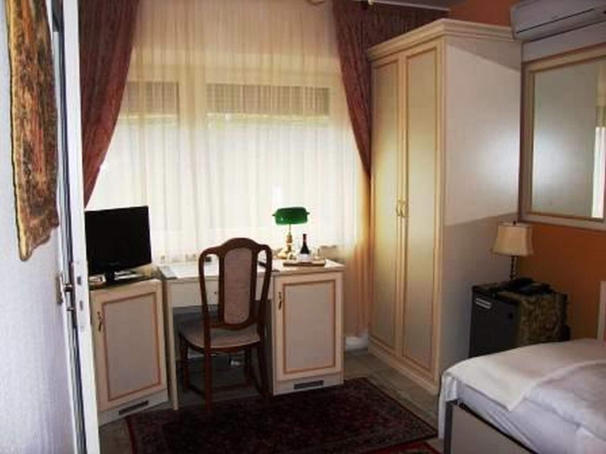 Haus Mooren, Hotel Garni Düsseldorf Esterno foto