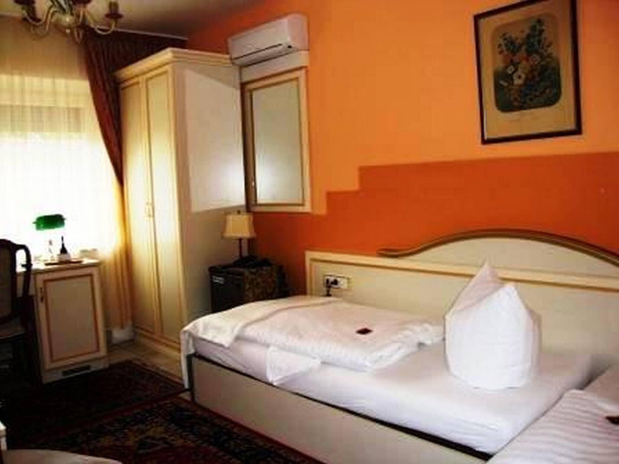 Haus Mooren, Hotel Garni Düsseldorf Esterno foto